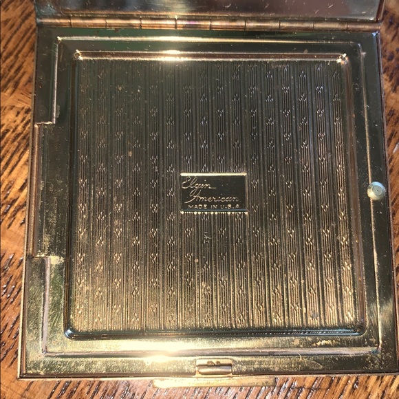 Vintage 1950’s Elgin American Powder Compact- Rose Pattern - Picture 4 of 9